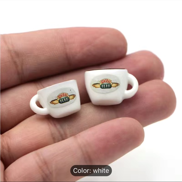 💕FRIENDS EARRINGS 💕 - Picture 5 of 6